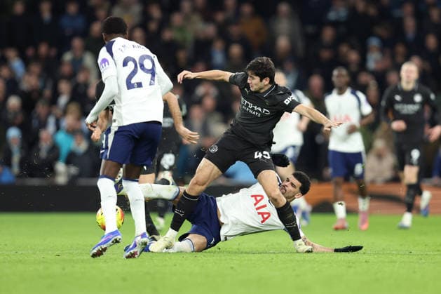 Tottenham v Man City 01 February 2026, London - Premier League Football - Tottenham Hotspur v Manchester City - Abdukodir Khusanov of Manchester City catches the calf of Dominic Solanke of Tottenham Hotspur - Photo: Charlotte Wilson Offside. London UK Copyright: xCharlottexWilsonx xOffsidexOffside
