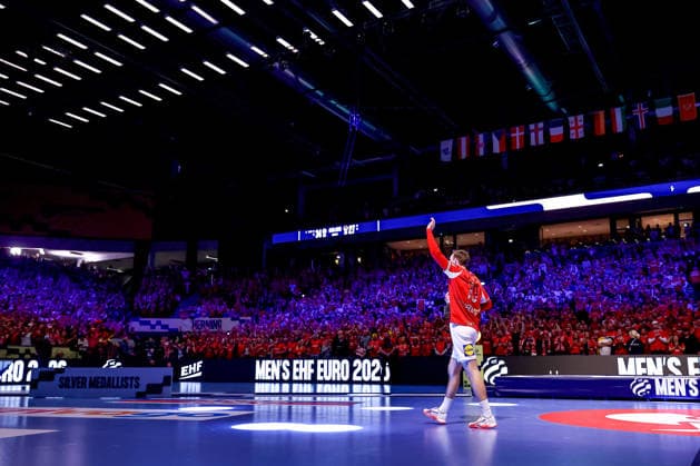 01.02.2026, Handball, Men s EHF EURO 2026, Deutschland - Dänemark, Jyske Bank Boxen in Herning: Mathias Gidsel (Denmark 19) Ehrung Auszeichnung All Stars Team der Euro2026 Most Valuable Player MVP Dänemark