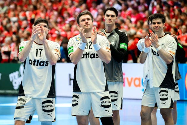 Herning: Handball EM 2026 - Finale - Daenemark - Deutschland Lukas Zerbe (Deutschland), Franz Semper (Deutschland), Renars Uscins (Deutschland) Herning Jyske Bank Boxen Daenemark