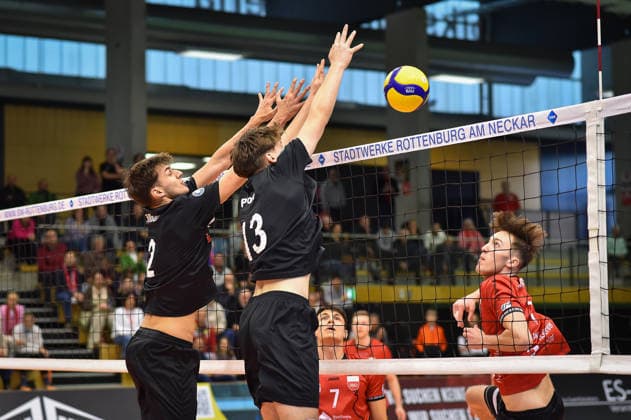 im Angriff: Dominik Marjanovic (TV Rottenburg, 01), im Block: Tameo Lee Zillner (VC Juniors Frankfurt, 02), Kajus Kleiner (VC Juniors Frankfurt, 13) TV Rottenburg vs. VC Juniors Frankfurt, Volleyball, 2. Bundesliga Sued, 17. Spieltag, Spiel 5676, Saison 2025 2026, 01.02.2026, TV Rottenburg vs. VC Juniors Frankfurt, Volleyball, 2. Bundesliga Sued, 17. Spieltag, Spiel 5676, Saison 2025 2026, 01.02.2026 Rottenburg Copyright: xEibner-Pressefoto RalphxKunzex EP_RKE