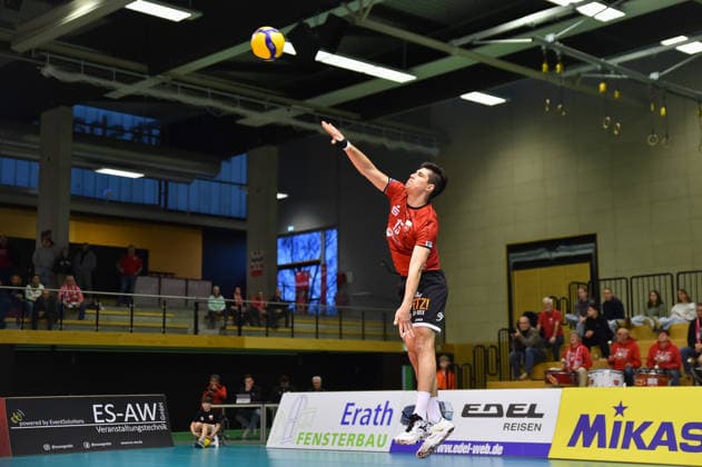 Sprungaufschlag, Philipp Friedrich (TV Rottenburg, 15) TV Rottenburg vs. VC Juniors Frankfurt, Volleyball, 2. Bundesliga Sued, 17. Spieltag, Spiel 5676, Saison 2025 2026, 01.02.2026, TV Rottenburg vs. VC Juniors Frankfurt, Volleyball, 2. Bundesliga Sued, 17. Spieltag, Spiel 5676, Saison 2025 2026, 01.02.2026 Rottenburg Copyright: xEibner-Pressefoto RalphxKunzex EP_RKE