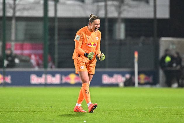 Fußball I Frauen I Saison 2025-2026 I Bundesliga I 16. Spieltag I RB Leipzig - Eintracht Frankfurt I 01.02.2026 Torjubel Elvira Johanna Herzog (1, Rasenballsport Leipzig) nach dem das Tor zum 2:2 Ausgleich in der Schlusssekunde gefallen ist Freisteller, Nahaufnahme, Porträt, Portrait, Einzelfoto, Einzelbild, Körper Leipzig RB Trainingszentrum, Cottaweg 7 Sachsen Deutschland Copyright: xLobeca InesxHähnelx
