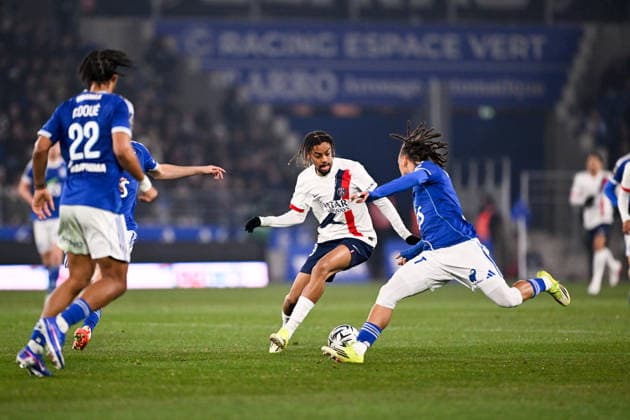RC Strasbourg Alsace v Paris Saint-Germain - Ligue 1 McDonald s 2025 2026 29 Bradley BARCOLA (psg) during the Ligue 1 McDonald s match between Strasbourg and Paris SG at Stade de la Meinau on February 1, 2026 in Strasbourg, France. Strasbourg France  Copyright: xFEPx 776348271