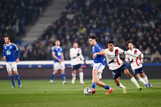 RC Strasbourg Alsace v Paris Saint-Germain - Ligue 1 McDonald s 2025 2026 29 Samir EL MOURABET (rcsa) - 24 Senny MAYULU (psg) during the Ligue 1 McDonald s match between Strasbourg and Paris SG at Stade de la Meinau on February 1, 2026 in Strasbourg, France. Strasbourg France  Copyright: xFEPx 776348271