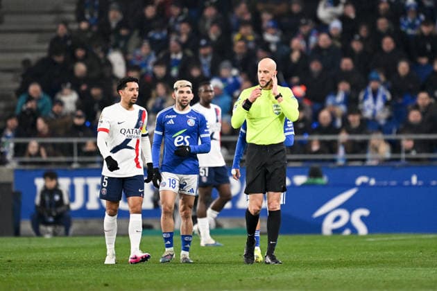 RC Strasbourg Alsace v Paris Saint-Germain - Ligue 1 McDonald s 2025 2026 Eric WATTELLIER (ARBITRE) - 19 Julio ENCISO (rcsa) - 05 MARQUINHOS (psg) during the Ligue 1 McDonald s match between Strasbourg and Paris SG at Stade de la Meinau on February 1, 2026 in Strasbourg, France. Strasbourg France  Copyright: xFEPx 776348271