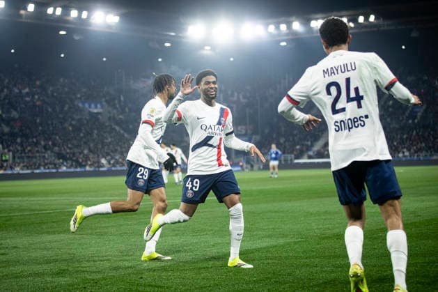 FOOTBALL: Ligue 1 Racing Strasbourg (RCS) vs Paris Saint Germain (PSG) - 01 02 2026 Stade de la Meinau. Strasbourg - France Joie des joueurs de l equipe de Paris Saint Germain (PSG) apres le but de Senny Mayulu 24 (PSG)  Copyright: xElyxandroxCEGARRAx
