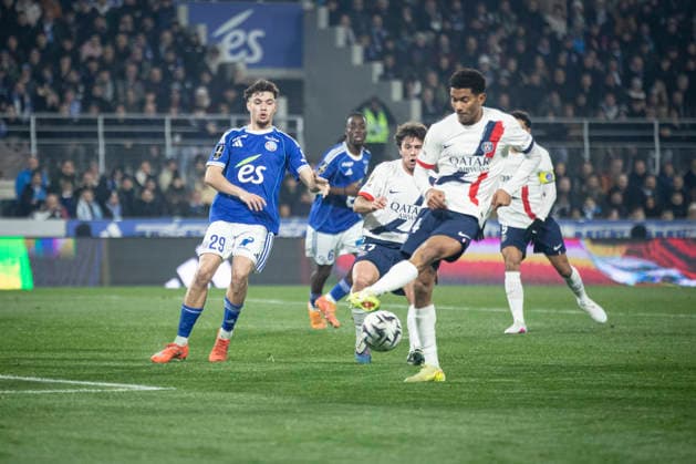 FOOTBALL: Ligue 1 Racing Strasbourg (RCS) vs Paris Saint Germain (PSG) - 01 02 2026 Stade de la Meinau. Strasbourg - France Senny Mayulu 24 (PSG) but  Copyright: xElyxandroxCEGARRAx