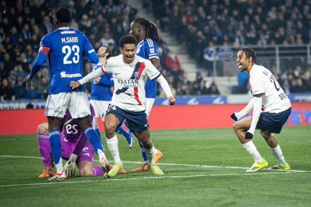 FOOTBALL: Ligue 1 Racing Strasbourg (RCS) vs Paris Saint Germain (PSG) - 01 02 2026 Stade de la Meinau. Strasbourg - France Joie des joueurs de l equipe de Paris Saint Germain (PSG) apres le but de Senny Mayulu 24 (PSG)  Copyright: xElyxandroxCEGARRAx
