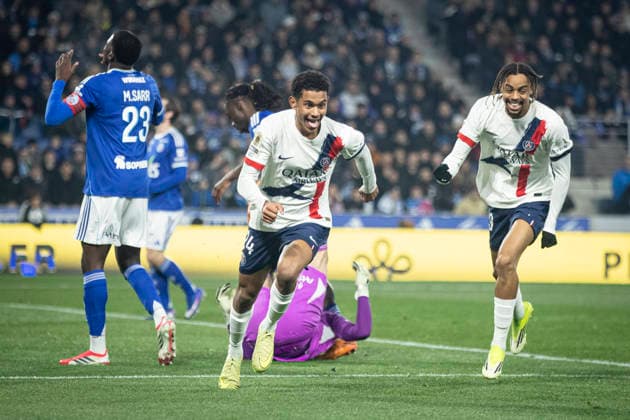 FOOTBALL: Ligue 1 Racing Strasbourg (RCS) vs Paris Saint Germain (PSG) - 01 02 2026 Stade de la Meinau. Strasbourg - France Joie des joueurs de l equipe de Paris Saint Germain (PSG) apres le but de Senny Mayulu 24 (PSG)  Copyright: xElyxandroxCEGARRAx