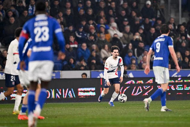 RC Strasbourg Alsace v Paris Saint-Germain - Ligue 1 McDonald s 2025 2026 17 VITINHA (psg) during the Ligue 1 McDonald s match between Strasbourg and Paris SG at Stade de la Meinau on February 1, 2026 in Strasbourg, France. Strasbourg France  Copyright: xFEPx 776348271