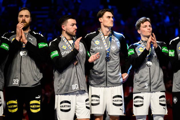 Herning: Handball EM 2026 - Finale - Daenemark - Deutschland v.li. Torhueter Andreas Wolff (Deutschland), Jannik Kohlbacher (Deutschland), Miro Schluroff (Deutschland), Nils Lichtlein (Deutschland) Herning Jyske Bank Boxen Daenemark