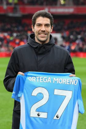 Nottingham Forest v Crystal Palace - Premier League New signing Stefan Ortega of Nottingham Forest holds his match shirt during the Premier League match between Nottingham Forest and Crystal Palace at the City Ground in Nottingham, England, on February 1, 2026. Nottingham Nottinghamshire United Kingdom  Copyright: xMIxNewsx originalFilename:fletcher-nottingh260201_np0W0.jpg
