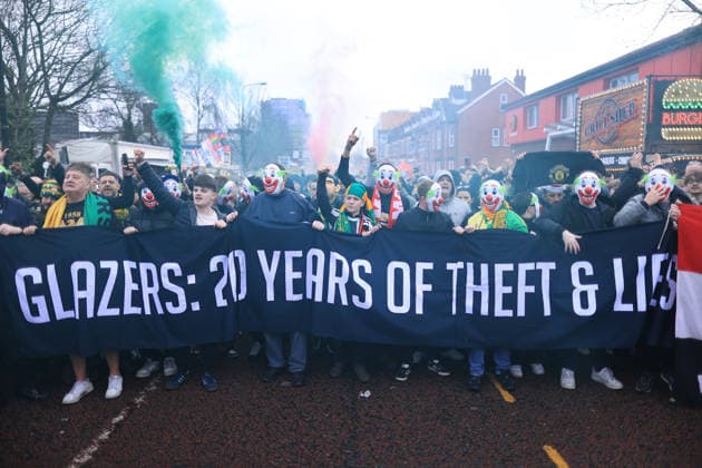 Football - Premier League - Manchester United, ManU v Fulham 1st February 2026 - Premier League - Manchester United v Fulham - Manchester United fans take part in a protest against the club s owners before the match - Photo: Simon Stacpoole Offside. Manchester UK Copyright: xSimonxStacpoolexOffside