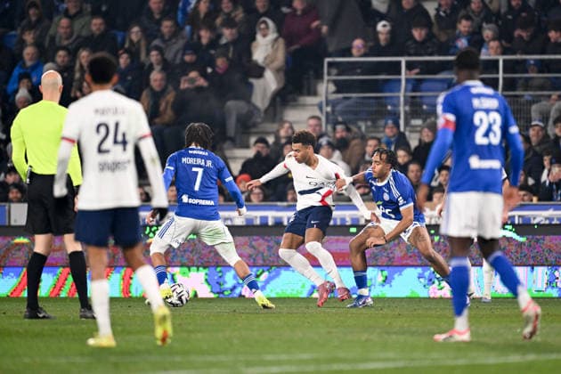RC Strasbourg Alsace v Paris Saint-Germain - Ligue 1 McDonald s 2025 2026 14 Desire DOUE (psg) - 22 Guela DOUE (rcsa) during the Ligue 1 McDonald s match between Strasbourg and Paris SG at Stade de la Meinau on February 1, 2026 in Strasbourg, France. Strasbourg France  Copyright: xFEPx 776348271