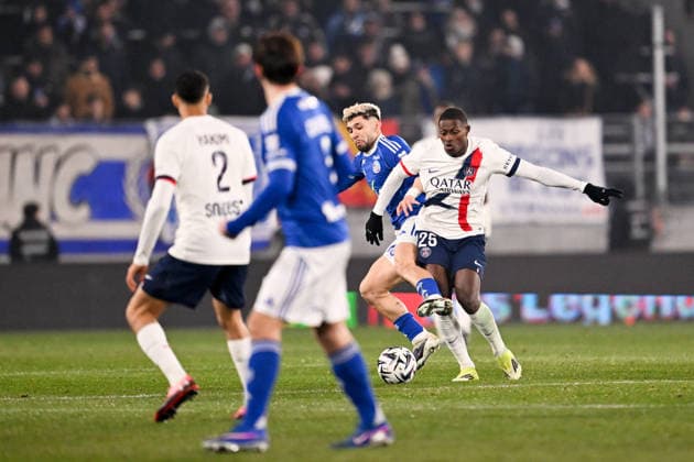 RC Strasbourg Alsace v Paris Saint-Germain - Ligue 1 McDonald s 2025 2026 19 Julio ENCISO (rcsa) - 25 Nuno MENDES (psg) during the Ligue 1 McDonald s match between Strasbourg and Paris SG at Stade de la Meinau on February 1, 2026 in Strasbourg, France. Strasbourg France  Copyright: xFEPx 776348271