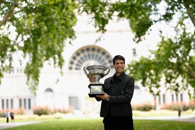 TENNIS AUSTRALIAN OPEN WINNER, Carlos Alcaraz poses for a photograph after winning the AO 2026 men™s singles final against Novak Djokovic at the Royal Exhibition Building in Melbourne, Monday, February 2, 2026. ( NO ARCHIVING MELBOURNE VICTORIA AUSTRALIA  Copyright: xROBxPREZIOSOx 20260202197309282264