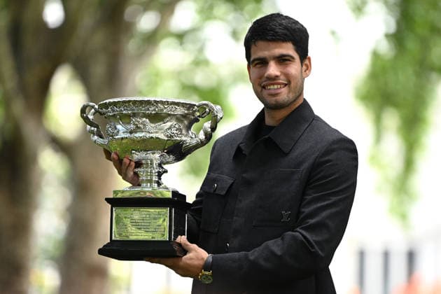 TENNIS AUSTRALIAN OPEN, Carlos Alcaraz of Spain poses for a photograph with the Norman Brookes Challenge Cup after winning the Australian Open 2026 men™s singles final against Novak Djokovic of Serbia at the Royal Exhibition Building in Melbourne, Monday, February 2, 2026. ( NO ARCHIVING MELBOURNE VICTORIA AUSTRALIA  Copyright: xJOELxCARRETTx 20260202185238051450