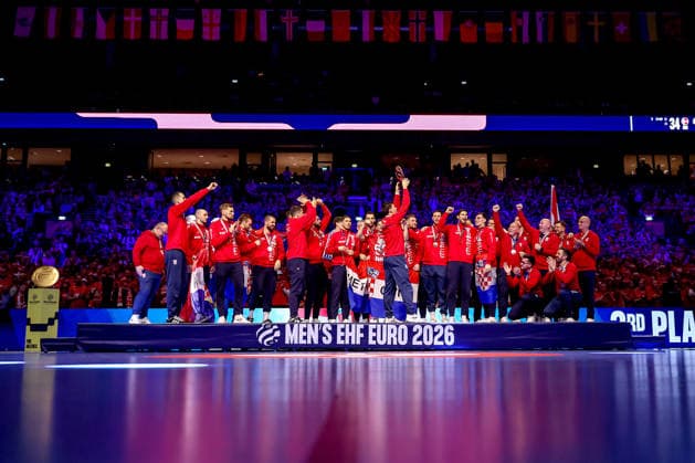 01.02.2026, Handball, Men s EHF EURO 2026, Deutschland - Dänemark, Jyske Bank Boxen in Herning, Final: Dänemark ist Europameister. Die Kroatische Mannschaft feiert den 3.Platz jubelnd auf dem Podest. Dänemark