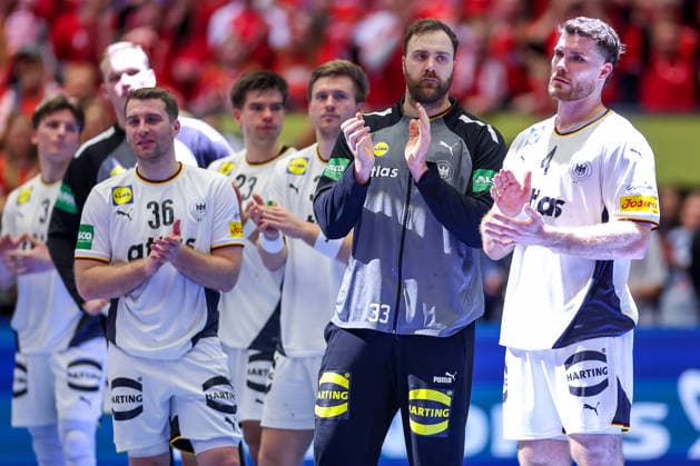 01.02.2026, Handball, Men s EHF EURO 2026, Deutschland - Dänemark, Jyske Bank Boxen in Herning, Final: Lukas Mertens (Germany 36) Renars Uscins (Germany 23) Franz Semper (Germany 32) Andreas Wolff (Germany 33) mit Tränen in den Augen Johannes Golla (Germany 04) enttäuscht Enttäuschung nach der Niederlage gegen Dänemark. Dänemark