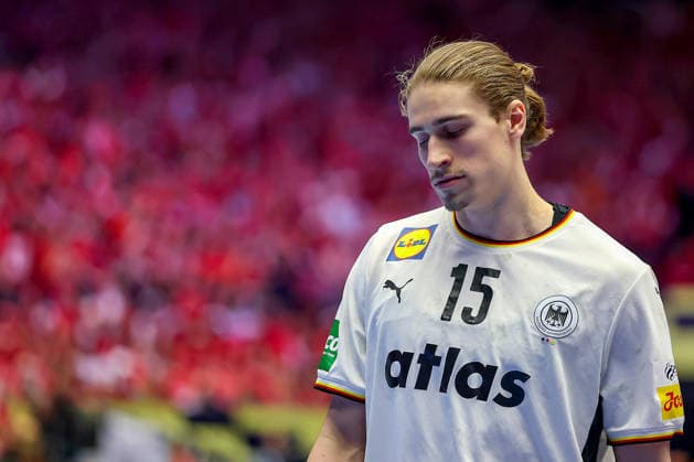 01.02.2026, Handball, Men s EHF EURO 2026, Deutschland - Dänemark, Jyske Bank Boxen in Herning, Final: Juri Knorr (Germany 15) enttäuscht Enttäuschung Dänemark