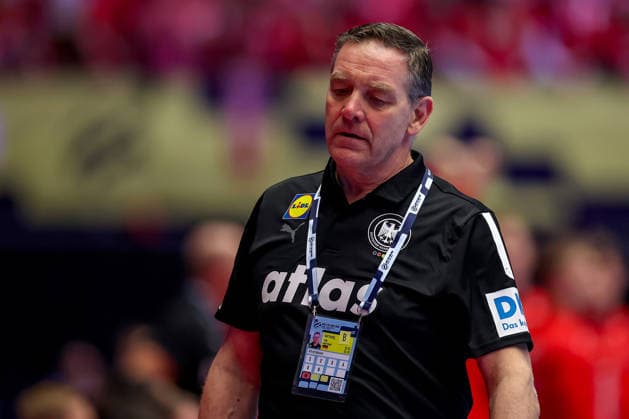 01.02.2026, Handball, Men s EHF EURO 2026, Deutschland - Dänemark, Jyske Bank Boxen in Herning, Final: Headcoach Alfred Gislason (Germany hc) gestikulierend am Spielfeldrand Dänemark