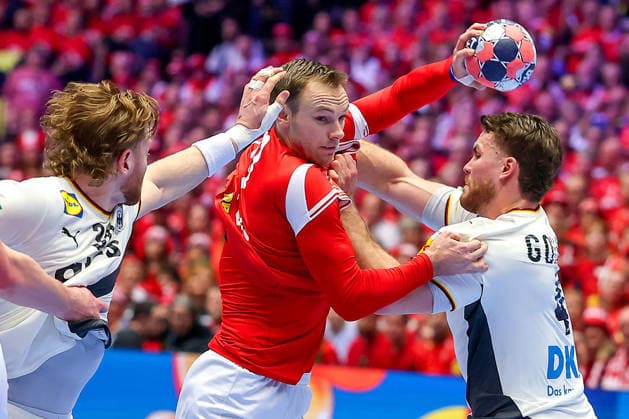 01.02.2026, Handball, Men s EHF EURO 2026, Deutschland - Dänemark, Jyske Bank Boxen in Herning, Final: Tom Kiesler (Germany 30) Johannes Golla (Germany 04) verteidigen gegen Mathias Gidsel (Denmark 19) Dänemark