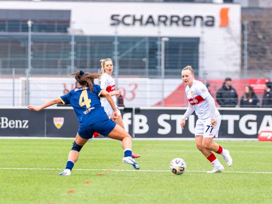 2. Frauen-Bundesliga: VfB Stuttgart vs. SG 99 Andernach; 01.02.2026 Stuttgart, GERMANY - 01. Februar 2026: Besarta Hisenaj (SG 99 Andernach, 4) im Zweikampf gegen Leonie Schetter (VfB Stuttgart, 77) während dem Match zwischen dem VfB Stuttgart und der SG 99 Andernach am 15. Spieltag der 2. Frauen-Bundesliga auf dem Sportgelände des PSV Stuttgart. Copyright: xBEAUTIFULxSPORTS Steinx