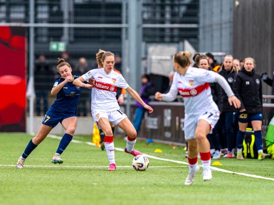 2. Frauen-Bundesliga: VfB Stuttgart vs. SG 99 Andernach; 01.02.2026 Stuttgart, GERMANY - 01. Februar 2026: Jana Spengler (VfB Stuttgart, 18) gegen Leonie Wäschenbach (SG 99 Andernach, 17) im Zweikampf während dem Match zwischen dem VfB Stuttgart und der SG 99 Andernach am 15. Spieltag der 2. Frauen-Bundesliga auf dem Sportgelände des PSV Stuttgart. Copyright: xBEAUTIFULxSPORTS Steinx