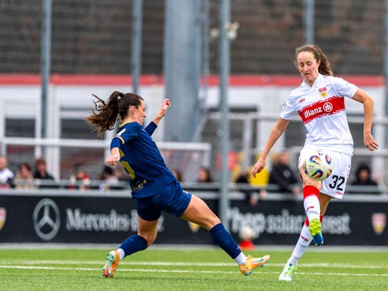 2. Frauen-Bundesliga: VfB Stuttgart vs. SG 99 Andernach; 01.02.2026 Stuttgart, GERMANY - 01. Februar 2026: Tamar Dongus (VfB Stuttgart, 32) gegen Lisa Kossmann (SG 99 Andernach, 6) im Zweikampf während dem Match zwischen dem VfB Stuttgart und der SG 99 Andernach am 15. Spieltag der 2. Frauen-Bundesliga auf dem Sportgelände des PSV Stuttgart. Copyright: xBEAUTIFULxSPORTS Steinx
