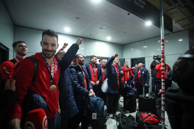 Welcoming the bronze medal-winning handball players at Franjo Tudjman Airport Welcoming the bronze medal-winning handball players at Franjo Tudjman Airport. Around 300 mostly young fans welcomed their heroes on their return to Croatia. The players got off the plane at around 4 am, at Zagreb, Croatia, on on February 02, 2026.  ZeljkoxLukunicx PIXSELL