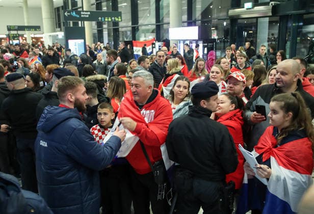 Welcoming the bronze medal-winning handball players at Franjo Tudjman Airport Welcoming the bronze medal-winning handball players at Franjo Tudjman Airport. Around 300 mostly young fans welcomed their heroes on their return to Croatia. The players got off the plane at around 4 am, at Zagreb, Croatia, on on February 02, 2026.  ZeljkoxLukunicx PIXSELL