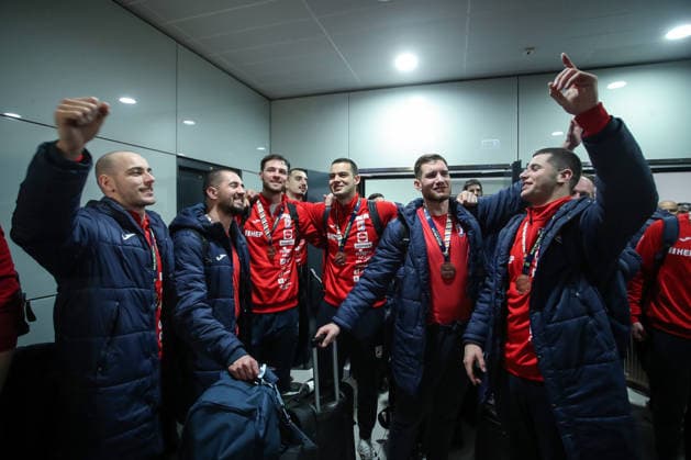 Welcoming the bronze medal-winning handball players at Franjo Tudjman Airport Welcoming the bronze medal-winning handball players at Franjo Tudjman Airport. Around 300 mostly young fans welcomed their heroes on their return to Croatia. The players got off the plane at around 4 am, at Zagreb, Croatia, on on February 02, 2026.  ZeljkoxLukunicx PIXSELL