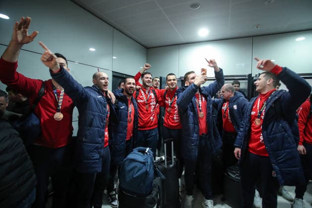 Welcoming the bronze medal-winning handball players at Franjo Tudjman Airport Welcoming the bronze medal-winning handball players at Franjo Tudjman Airport. Around 300 mostly young fans welcomed their heroes on their return to Croatia. The players got off the plane at around 4 am, at Zagreb, Croatia, on on February 02, 2026.  ZeljkoxLukunicx PIXSELL