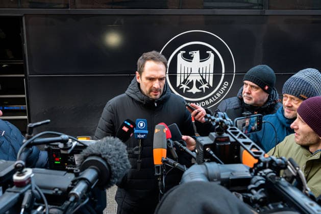 Herning: Handball EM 2026 - Abreise - Deutschland Teammanager Benjamin Chatton (Deutschland) Silkeborg Radisson Hotel Daenemark
