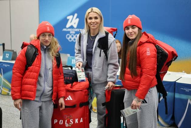2026 Winter Olympics Games Milano Cortina Pierre Teyssot MAXPPP ; Delegations and guest for the Milan-Cortina Winter Olympics arrive and get accredited at Milano Malpensa Airport on the outskirts of Milan, Ferno, Italy, on February 2, 2026. The 2026 Winter Olympics Games will take place from February 6 to 22 at sites across Lombardy and Northeast Italy. Linda Weiszewski (r) with team mates of the Polish Bobsleigh Team Pierre Teyssot Maxppp Ferno Lombardy Italy  Copyright: xMAXPPPxPierrexTeyssotx TEY19897 TEY19897