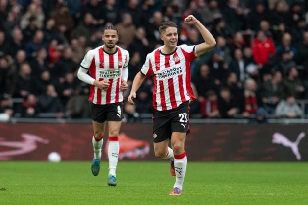 Joey Veerman 23 (PSV Eindhoven) jubelt über das Tor zum 2:0, PSV Eindhoven vs. Feyenoord Rotterdam, Fussball, Eredivisie, 21. Spieltag, 01.02.2026 Eindhoven Nordbrabant Niederlande *** Joey Veerman 23 PSV Eindhoven celebrates the goal for 2-0, PSV Eindhoven vs Feyenoord Rotterdam, Soccer, Eredivisie, Matchday 21, 01 02 2026 Eindhoven North Brabant Netherlands Copyright: xkolbert-press MarkusxVerwimpx