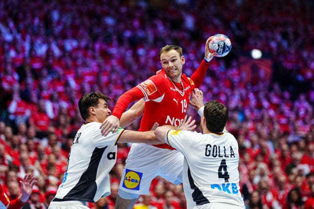 Julian Koester (Deutschland, 18), Mathias Gidsel (Daenemark, 19), Johannes Golla (Deutschland, 04) DEN, Daenemark vs. Deutschland, Handball, EHF Europameisterschaft 2026, Finale, 01.02.2026 DEN, Daenemark vs. Deutschland, Handball, EHF Europameisterschaft 2026, Finale, 01.02.2026 Herning Copyright: xEibner-Pressefoto MarcelxvonxFehrnx EP_MFN