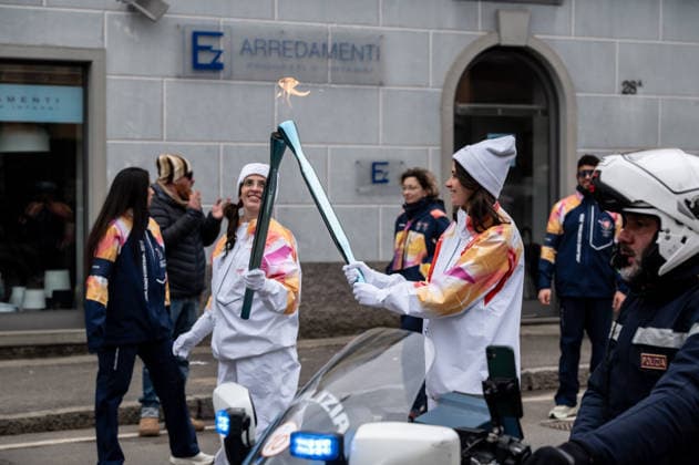 Olympic Flame In Bergamo, Italy The first Olympic flame is carried to Bergamo, Italy, on February 2, 2026, near the New Balance Arena. Bergamo Italy  Copyright: xSilviaxColombox originalFilename:colombo-notitle260202_npgOj.jpg