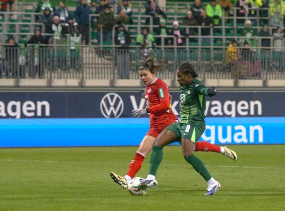 Deutschland: Frauen-Bundesliga 2025 26, 16. Spieltag - VfL Wolfsburg VS 1. FC Köln - AOK Stadion (Wolfsburg): Lineth Beerensteyn (VfL Wolfsburg Frauen, 9) Copyright: xAymanxAlahmedx