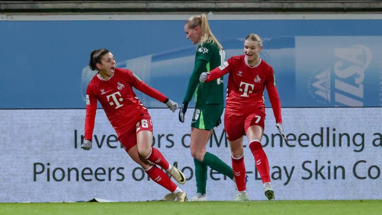 v.li.: Martyna Wiankowska (1. FC Köln, 26) und Anna-Lena Stolze (1. FC Köln, 7) mit Torjubel, Jubel, jubeln, jubelt, optimistisch, Spielszene, Highlight, Freude über das Tor zum 1:1, DIE DFB-RICHTLINIEN UNTERSAGEN JEGLICHE NUTZUNG VON FOTOS ALS SEQUENZBILDER UND ODER VIDEOÄHNLICHE FOTOSTRECKEN. DFB REGULATIONS PROHIBIT ANY USE OF PHOTOGRAPHS AS IMAGE SEQUENCES AND OR QUASI-VIDEO., 02.02.2026, (), Fussball, Google Pixel Frauen-Bundesliga, VfL Wolfsburg - 1. FC Köln *** from left Martyna Wiankowska 1 FC Köln, 26 and Anna Lena Stolze 1 FC Köln, 7 with goal celebration, cheering, jubilant, optimistic, match scene, highlight, joy about the goal for 1 1, THE DFB GUIDELINES PROHIBIT ANY USE OF PHOTOGRAPHS AS IMAGE SEQUENCES AND OR QUASI VIDEO DFB REGULATIONS PROHIBIT ANY USE OF PHOTOGRAPHS AS IMAGE SEQUENCES AND OR QUASI VIDEO , 02 02 2026, , Football, Google Pixel Women Bundesliga, VfL Wolfsburg 1 FC Köln xobx