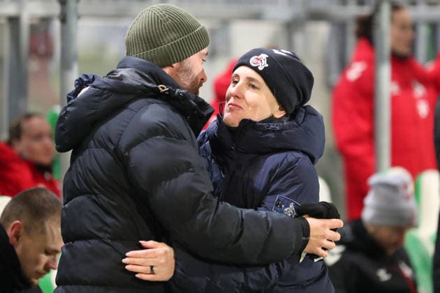 VfL vs. Köln, BL Frauen Wolfsburg, 02.02.2026, Fußball, Frauen, Google Pixel Bundesliga, Saison 2025 2026, VfL Wolfsburg vs 1. FC Köln, Cheftrainer Stephan Lerch (VfL Wolfsburg), Cheftrainerin Britta Carlson (Köln) AOK Stadion Niedersachsen Deutschland