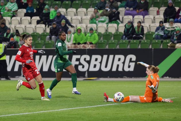 02.02.2026, xgrfx, Fussball Google Pixel Frauen-Bundesliga, VfL Wolfsburg - 1.FC Koeln v.l. Tor, Lineth Beerensteyn (VfL Wolfsburg) (DFL DFB REGULATIONS PROHIBIT ANY USE OF PHOTOGRAPHS as IMAGE SEQUENCES and or QUASI-VIDEO) Wolfsburg