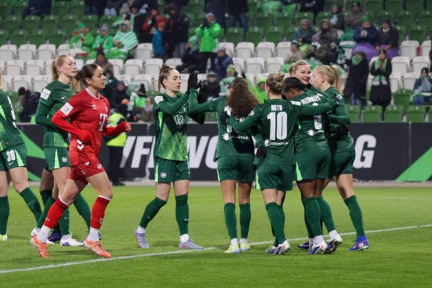 02.02.2026, xgrfx, Fussball Google Pixel Frauen-Bundesliga, VfL Wolfsburg - 1.FC Koeln v.l. Tor, Lineth Beerensteyn (VfL Wolfsburg) (DFL DFB REGULATIONS PROHIBIT ANY USE OF PHOTOGRAPHS as IMAGE SEQUENCES and or QUASI-VIDEO) Wolfsburg
