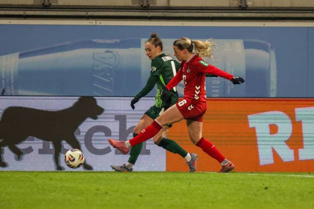 02.02.2026, xgrfx, Fussball Google Pixel Frauen-Bundesliga, VfL Wolfsburg - 1.FC Koeln v.l. Sophia Kleinherne (VfL Wolfsburg), Sandra Jessen (1.FC Köln) (DFL DFB REGULATIONS PROHIBIT ANY USE OF PHOTOGRAPHS as IMAGE SEQUENCES and or QUASI-VIDEO) Wolfsburg