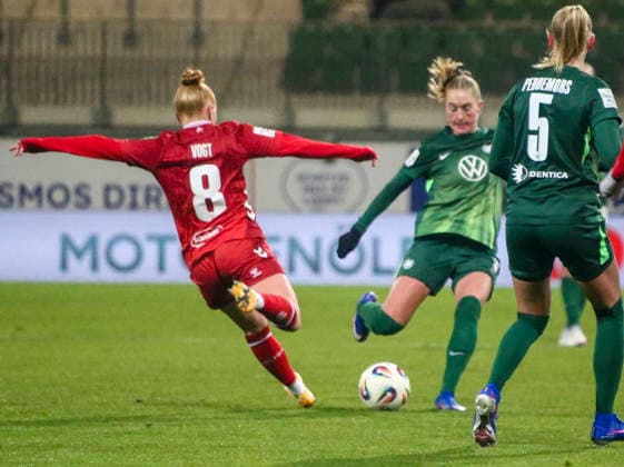 Deutschland: Frauen-Bundesliga 2025 26, 16. Spieltag - VfL Wolfsburg VS 1. FC Köln - AOK Stadion (Wolfsburg): Laura Vogt (1. FC Köln Frauen, 8) Copyright: xAymanxAlahmedx