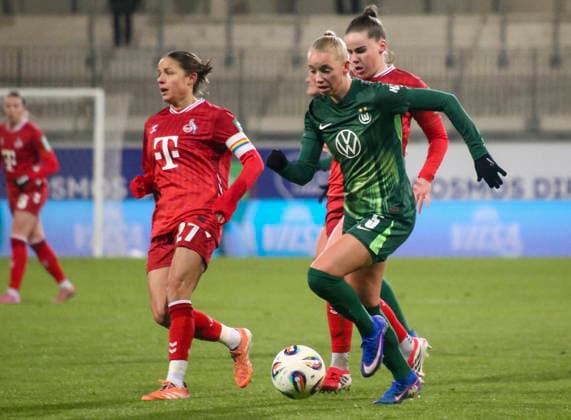 Deutschland: Frauen-Bundesliga 2025 26, 16. Spieltag - VfL Wolfsburg VS 1. FC Köln - AOK Stadion (Wolfsburg): Janina Minge (VfL Wolfsburg Frauen, 6) Copyright: xAymanxAlahmedx