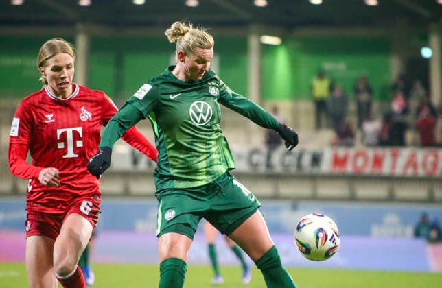 Deutschland: Frauen-Bundesliga 2025 26, 16. Spieltag - VfL Wolfsburg VS 1. FC Köln - AOK Stadion (Wolfsburg): Alexandra Popp (VfL Wolfsburg Frauen, 11) Celina Degen (1. FC Köln Frauen, 5) Copyright: xAymanxAlahmedx