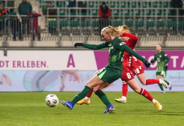 Deutschland: Frauen-Bundesliga 2025 26, 16. Spieltag - VfL Wolfsburg VS 1. FC Köln - AOK Stadion (Wolfsburg): Janina Minge (VfL Wolfsburg Frauen, 6) Copyright: xAymanxAlahmedx