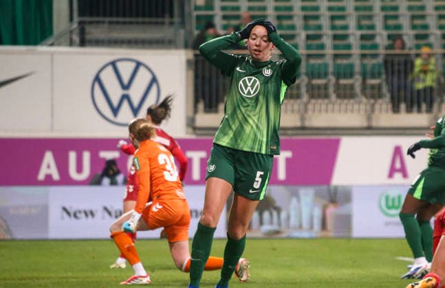 Deutschland: Frauen-Bundesliga 2025 26, 16. Spieltag - VfL Wolfsburg VS 1. FC Köln - AOK Stadion (Wolfsburg): Ella Peddemors (VfL Wolfsburg Frauen, 5) Copyright: xAymanxAlahmedx