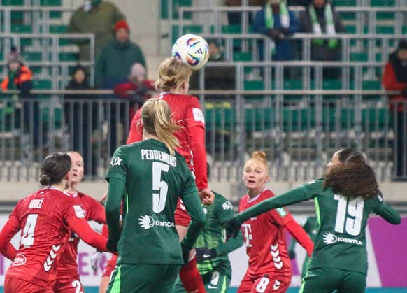 Deutschland: Frauen-Bundesliga 2025 26, 16. Spieltag - VfL Wolfsburg VS 1. FC Köln - AOK Stadion (Wolfsburg): Celina Degen (1. FC Köln Frauen, 5) Copyright: xAymanxAlahmedx